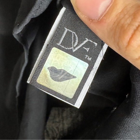 Diane Von Furstenburg 100% silk black blouse fits size S/M - Picture 8 of 11